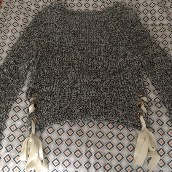 Guess Sweater - Picture 2 of 4